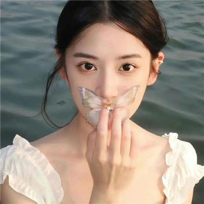 伴游女王